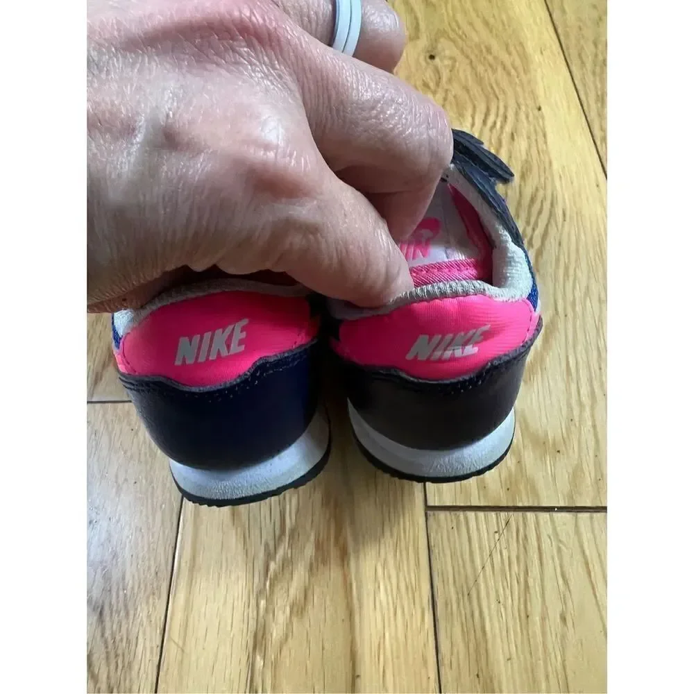 Nike Girls Childs Tennis Shoes Size 6C